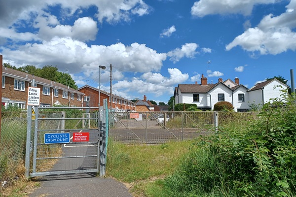 simon-burchell-the-hatches-level-crossing-frimley-green